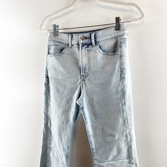 Express High Rise Cropped Flare Raw Hem Light Wash Jeans Blue 4 - Picture 8 of 11